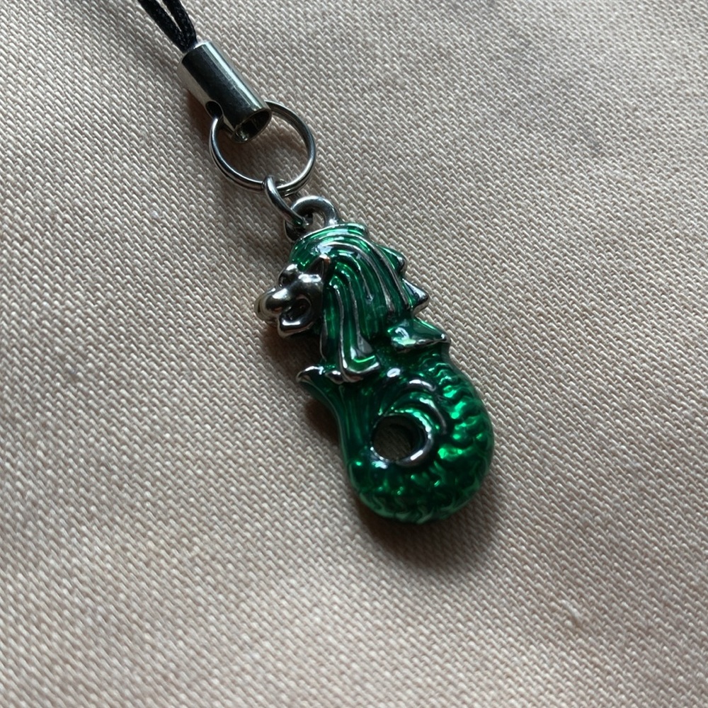 Singaporean Merlion cell phone charm